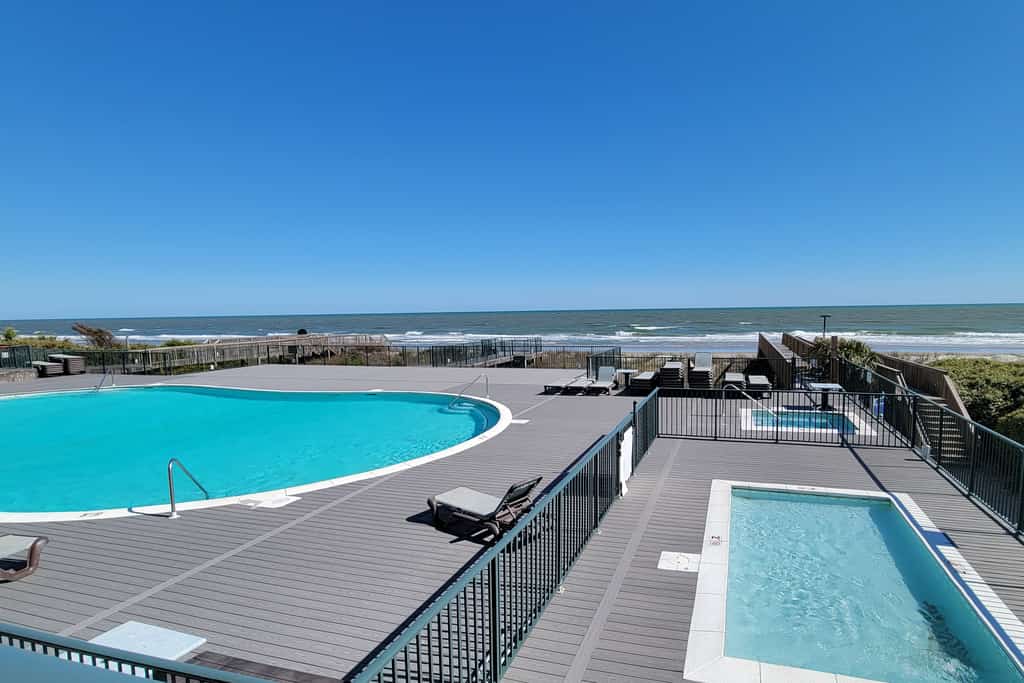 West End Isle Retreat: Dog Friendly with Balcony & Pool