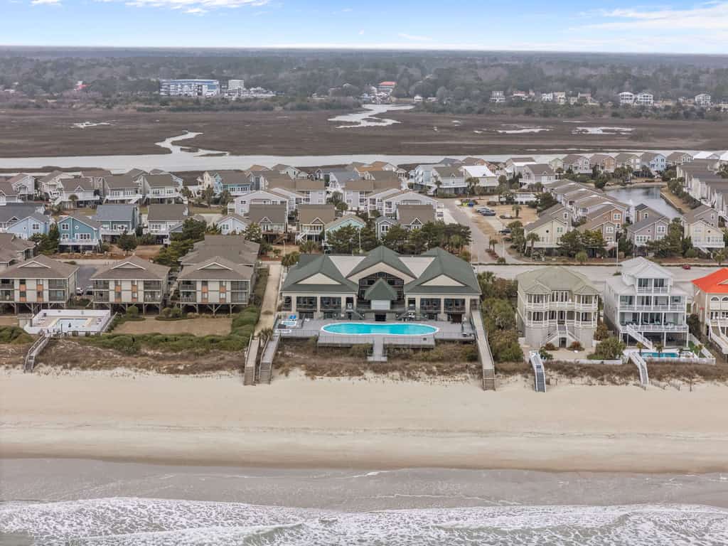 West End Isle Retreat: Dog Friendly with Balcony & Pool
