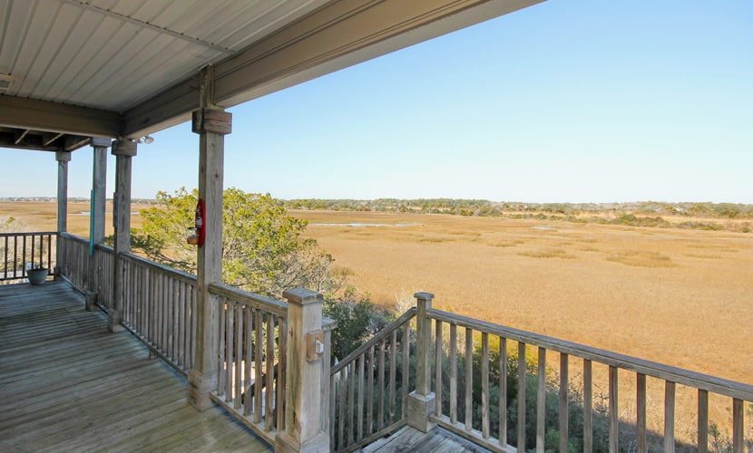 Fantastic, Multi-Level Home Across From Beach w/Free WiFi, AC, W/D, Deck