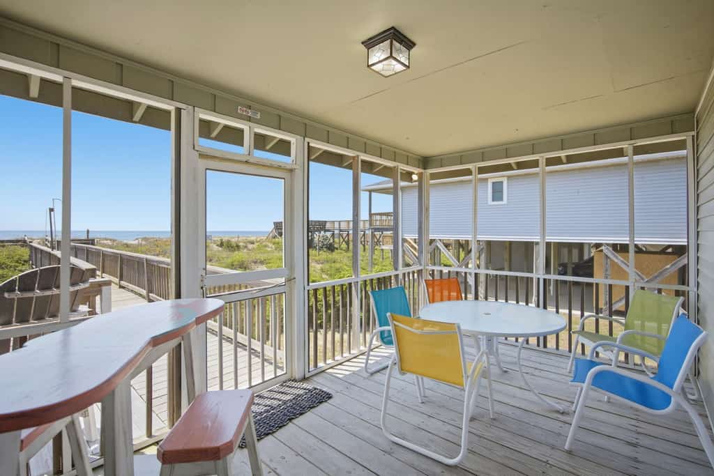 Inviting Oceanfront Home w/Covered & Screened-In Porches, Free WiFi, Sundeck, AC