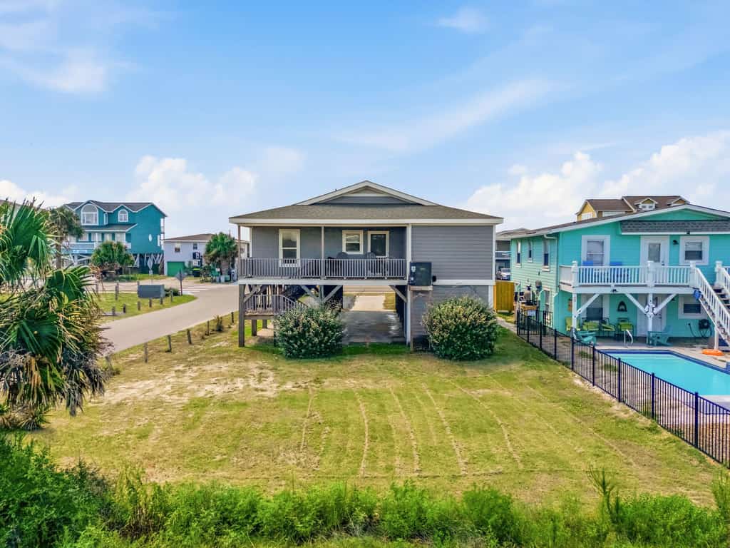 Casper's Hideaway: Dog-Friendly Coastal Home, Patio