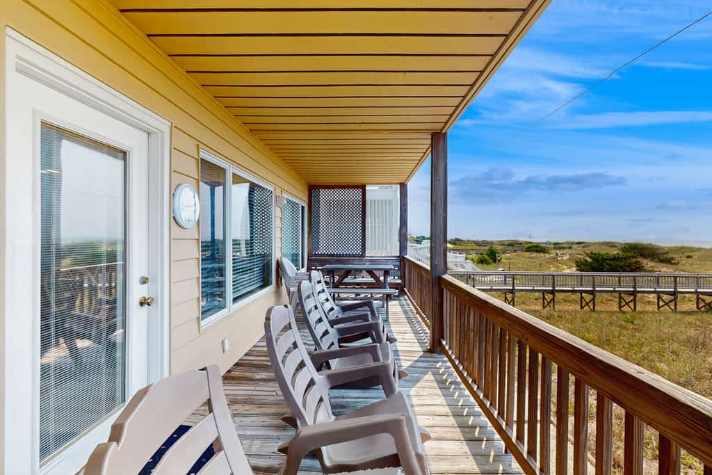 Oceanfront, two-level duplex with sundeck, washer/dryer, & central AC