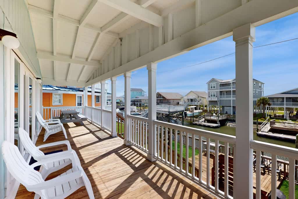 Waterfront home with floating dock on canal, fish station - walk to beach