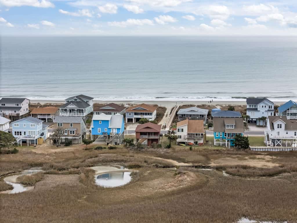 Beautiful Home Close to Beach w/Free WiFi, Central AC, Private W/D, Water Views