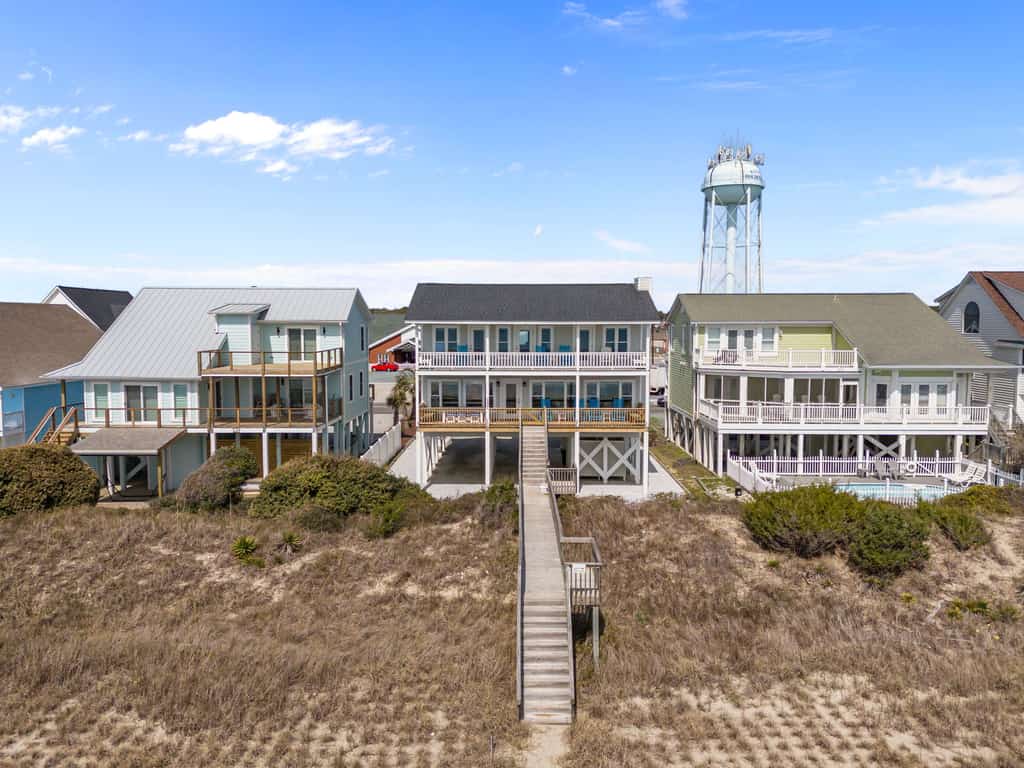 Renovated home w/two Oceanfront Covered Porches, Free WiFi, Central AC, W/D