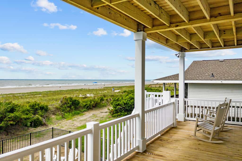 Thomas Cottage: Oceanfront home with private pool, ocean views, outdoor shower, & beach access