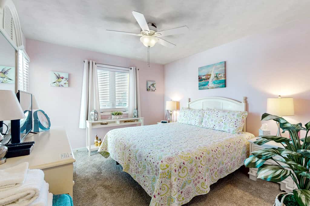 HB272 Sunshine Ally - Captain's  Villa 9-C