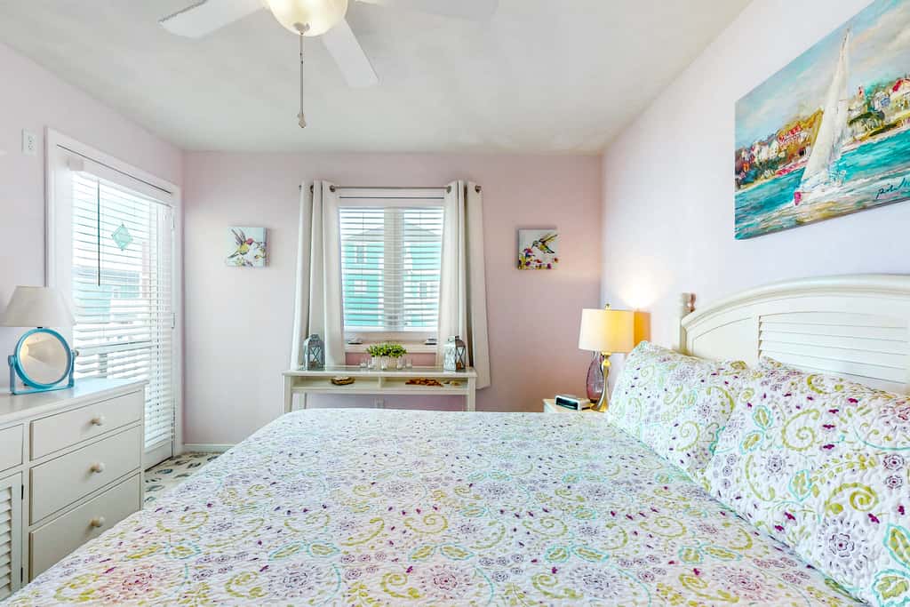 HB272 Sunshine Ally - Captain's  Villa 9-C