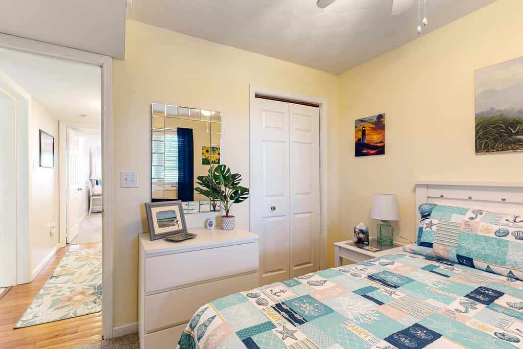 HB272 Sunshine Ally - Captain's  Villa 9-C