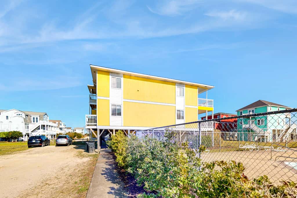 HB272 Sunshine Ally - Captain's  Villa 9-C