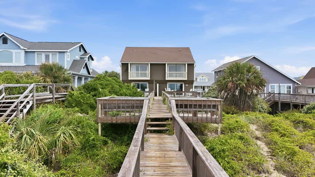 Oceanfront duplex with beach access, WiFi, washer/dryer, central AC - dogs OK