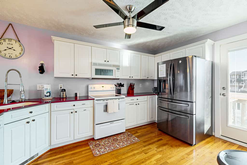 Blessed Waves: Coastal home with private pool and close to local attractions