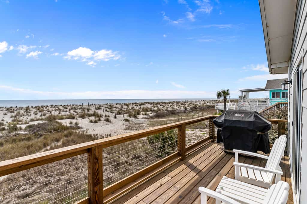 Turtle Time: 3BR Oceanfront | Deck | Washer/Dryer