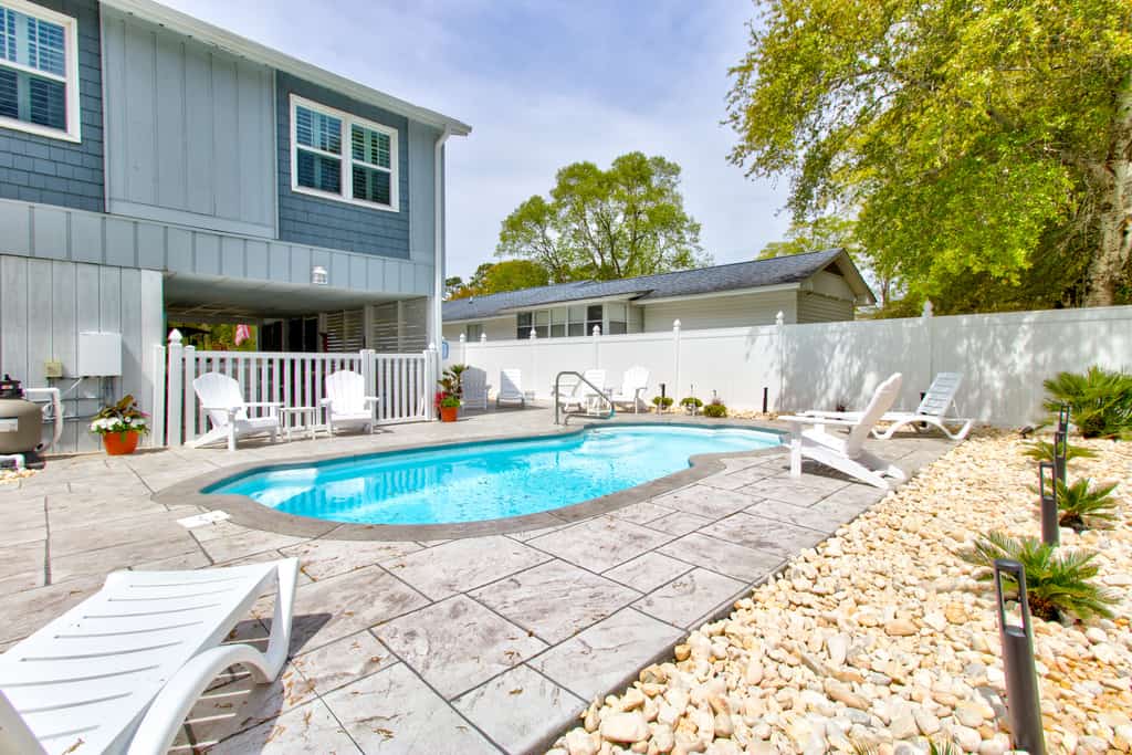 Ocean Isle Hidden Retreat A: Dog Friendly, Pool