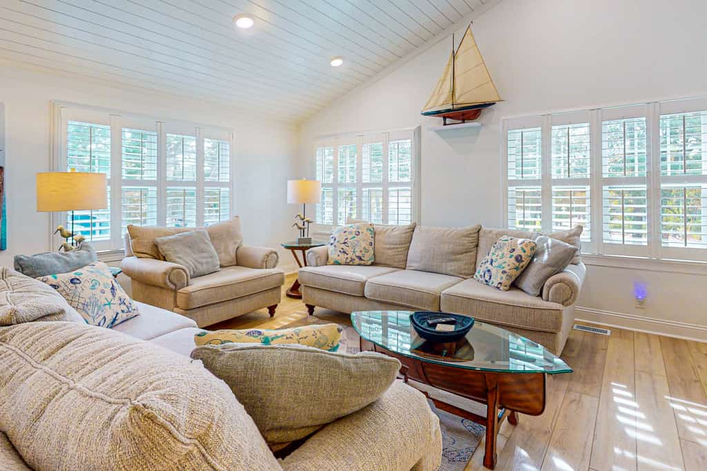 Ocean Isle Hidden Retreat A: Dog Friendly, Pool