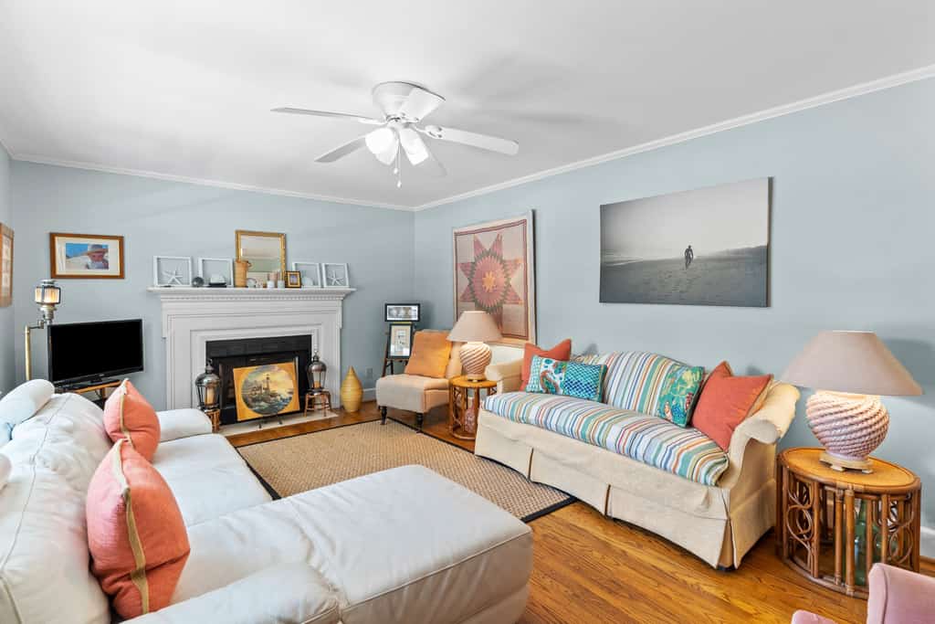 Isle Getaway off the Island: Dog Friendly | Deck