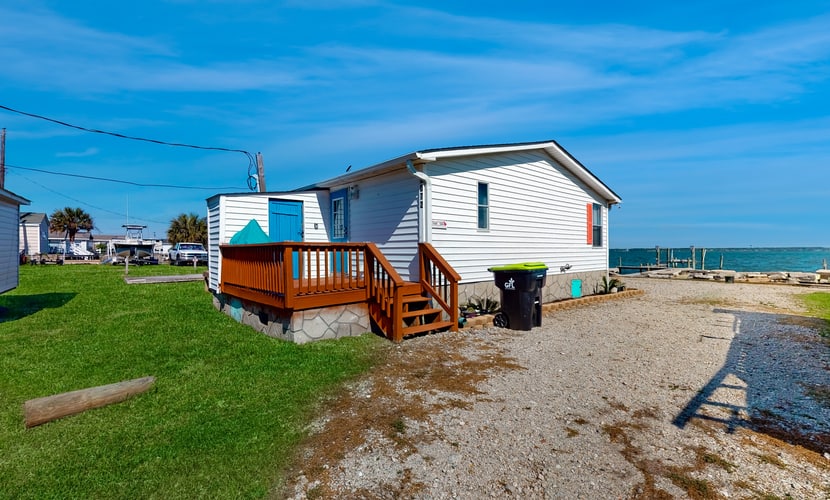 Reel Paradise: Soundfront, near beach, private dock & views!