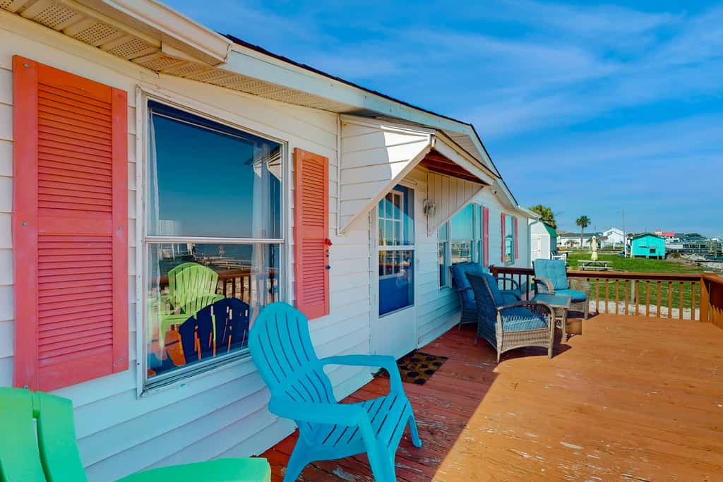 Reel Paradise: Soundfront, near beach, private dock & views!