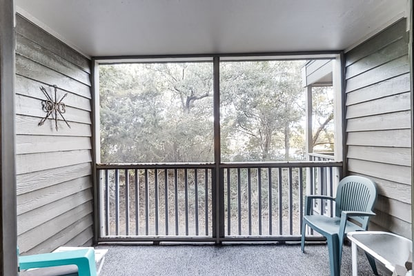 First-Floor Condo in Soundside Complex with WiFi, W/D & Shared Pools/Gym/Tennis