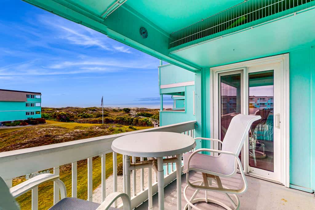 Second-Floor Condo with Ocean & Courtyard View, Balcony, WiFi, Shared Pool