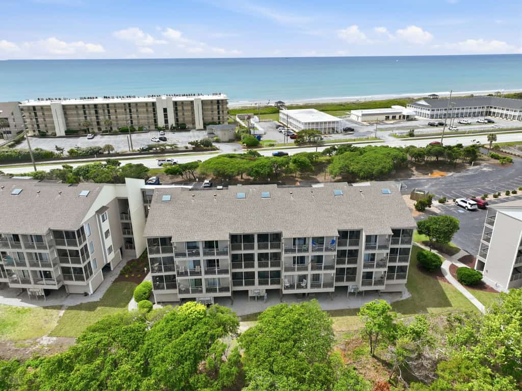 Well-Appointed Condo with WiFi, Washer/Dryer & Shared Pools, Tennis