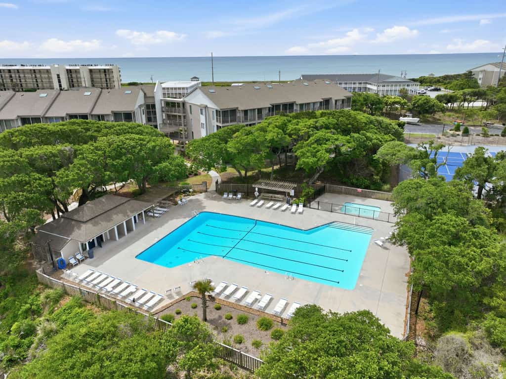 Well-Appointed Condo with WiFi, Washer/Dryer & Shared Pools, Tennis