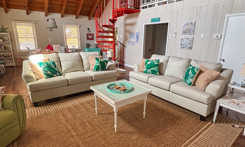 3rd-row beach cottage with ocean views, beach access, deck, & grill