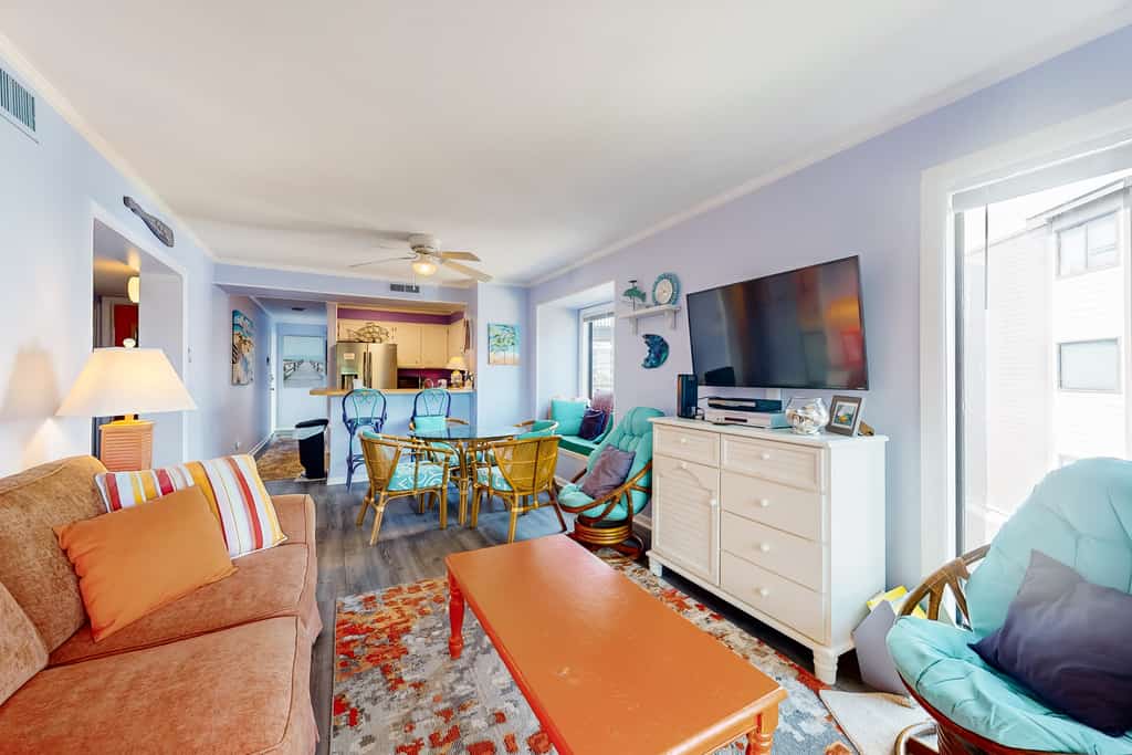 Bright Condo with WiFi, W/D, Screened Porch & Community Pool/Tennis/Day Dock