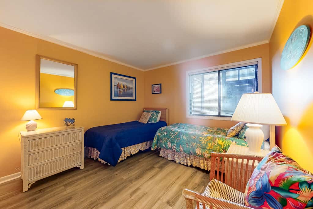 ABIBS49 Island Beach & Racquet Club H211