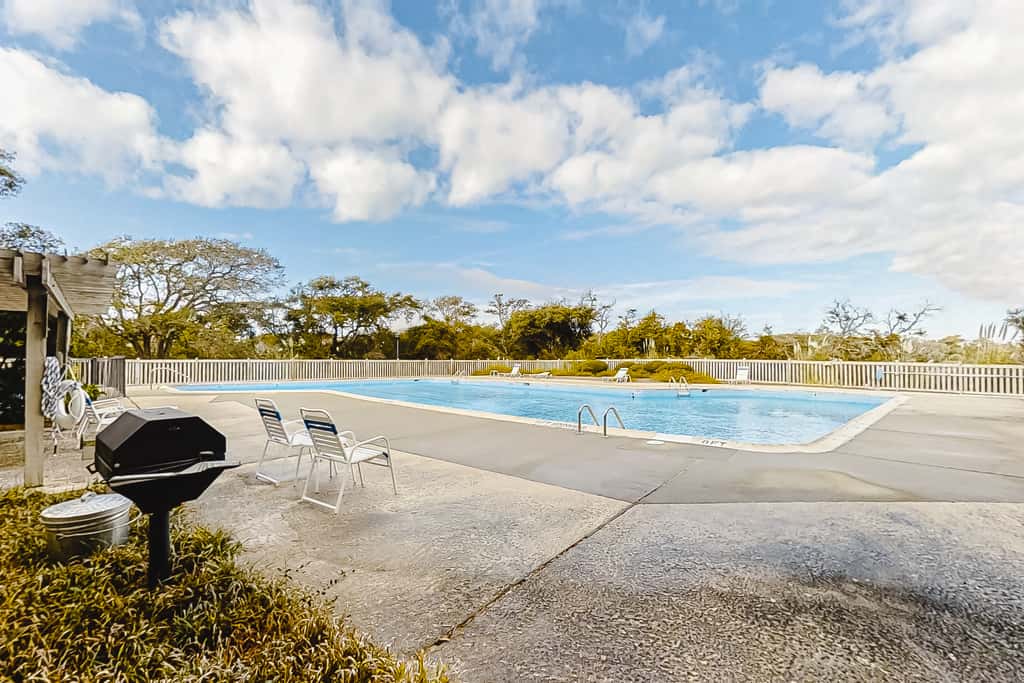 ABIBS49 Island Beach & Racquet Club H211