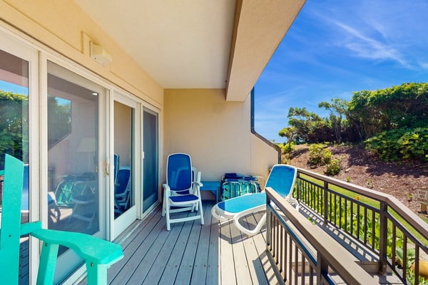 Stunning ocean-front condo with shared pool and direct beach access