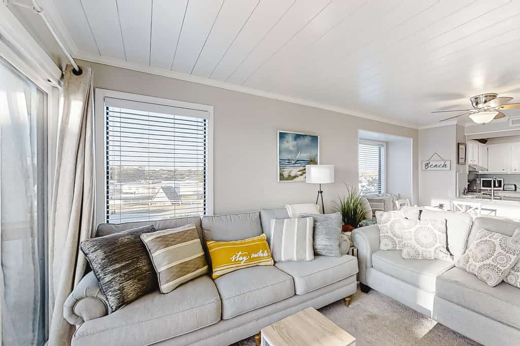 Gorgeous Condo in Oceanfront Complex w/WiFi, Shared Pool + Ocean/Courtyard Views
