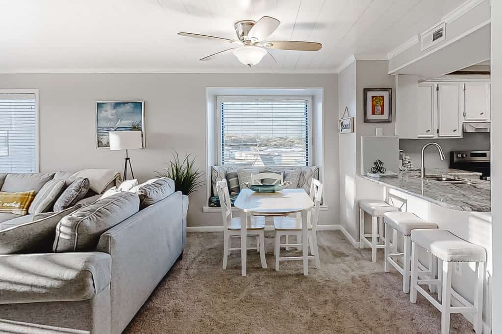 Gorgeous Condo in Oceanfront Complex w/WiFi, Shared Pool + Ocean/Courtyard Views