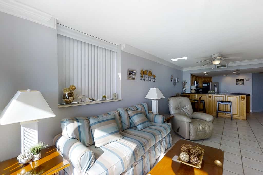 Oceanfront, 5th-Floor Condo with Ocean View, WiFi & Shared Pools/Hot Tub/Gym