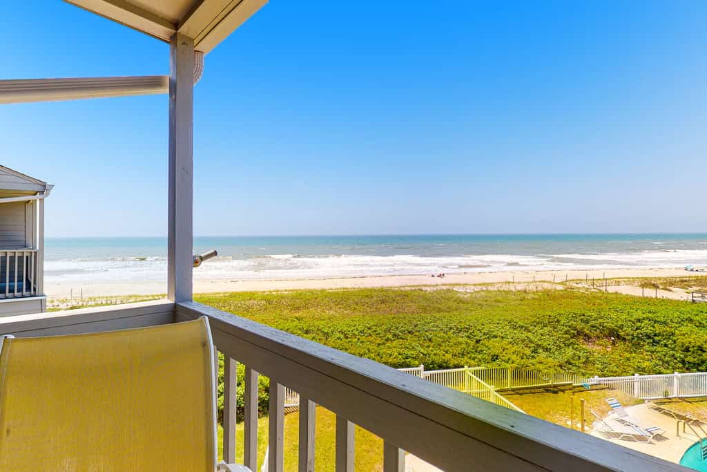 Third-Floor, Oceanfront Condo with Excellent View, Balconies, WiFi & Shared Pool