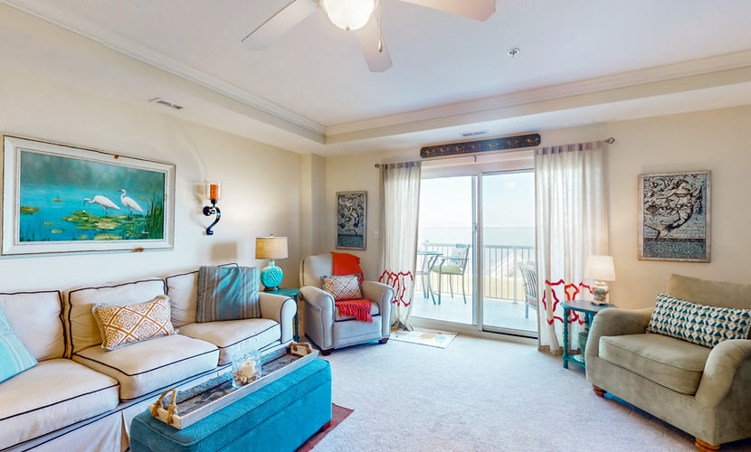 Ocean view condo with shared pool, fitness room, & balcony