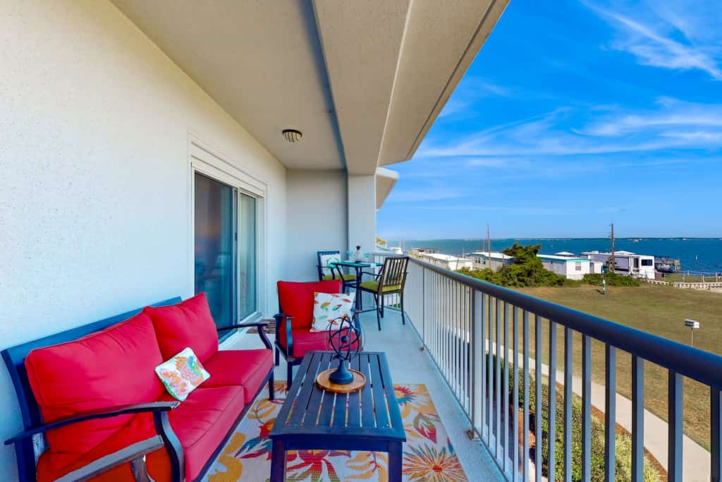 Ocean view condo with shared pool, fitness room, & balcony
