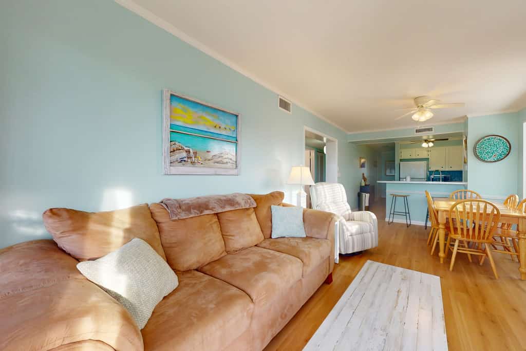 Comfortable Condo with WiFi, Washer/Dryer, Porch & Shared Pool/Tennis/Day Dock