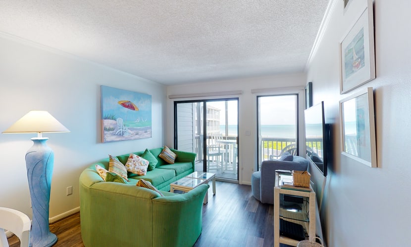 Second Floor Home with Excellent Ocean, Beach, and Shared Pool Views + Fast WiFi