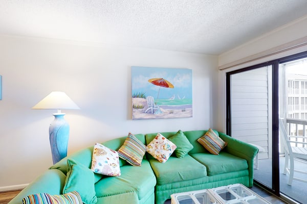 Second Floor Home with Excellent Ocean, Beach, and Shared Pool Views + Fast WiFi
