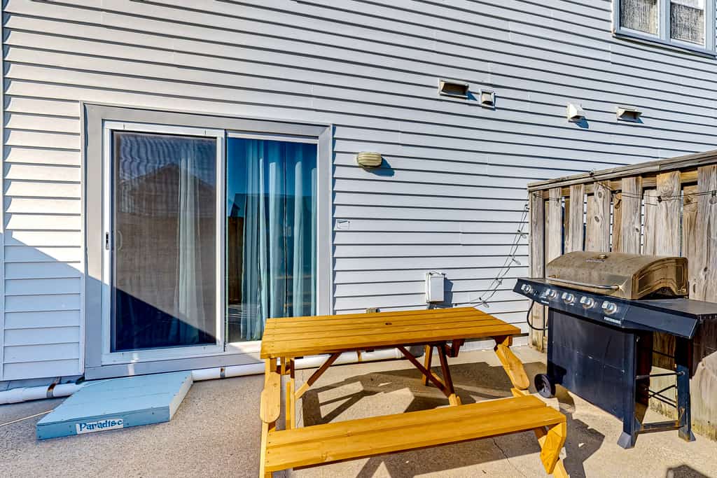 Crystal Coast Charmer: Dog-friendly, walk to the beach!