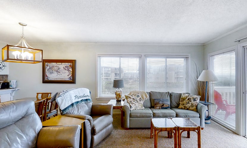 Oceanfront, 2nd-Floor Condo with Balcony, WiFi & Shared Pools/Hot Tub/Tennis