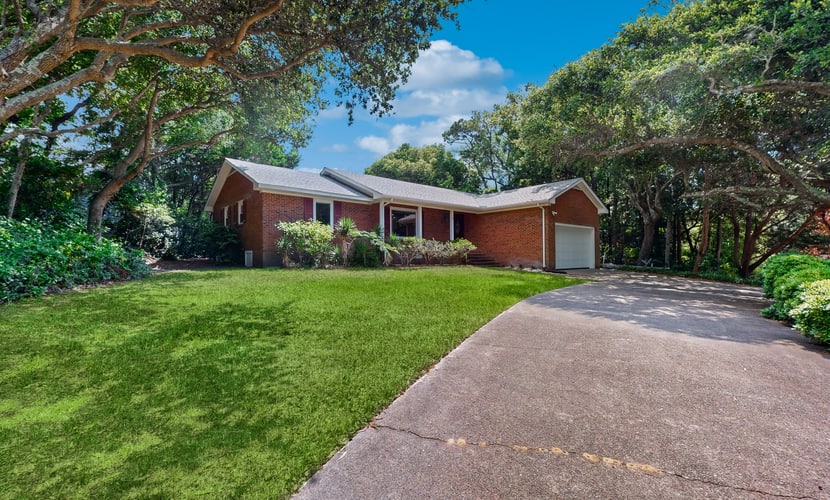 Coastal home close to beach and local attractions