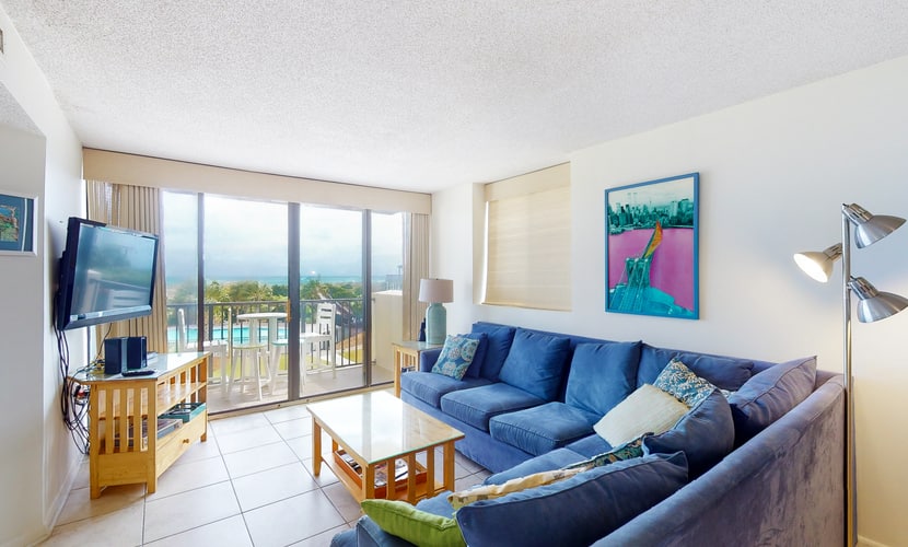 Oceanfront, 2nd-Floor Condo with Balcony, Ocean View & Shared Hot Tub/Pools