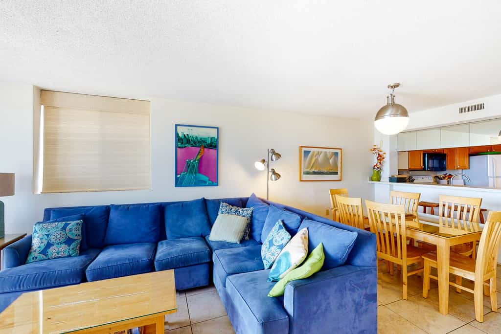 Oceanfront, 2nd-Floor Condo with Balcony, Ocean View & Shared Hot Tub/Pools