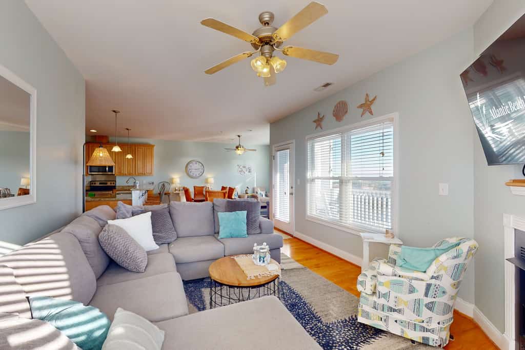 Pelican Point: Ocean View condo with Amazing Views and Pool