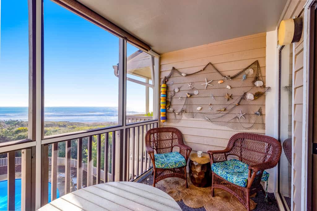 3rd Floor Oceanfront Condo w/Great Ocean and Pool Views and Shared Pools