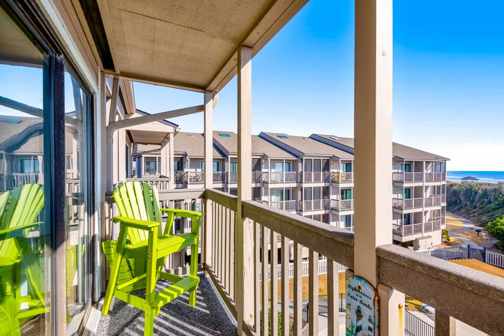 3rd Floor Oceanfront Condo w/Great Ocean and Pool Views and Shared Pools