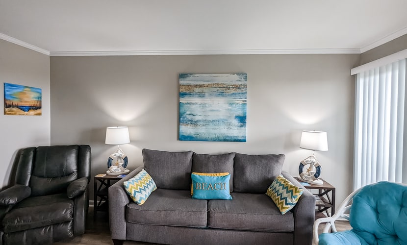 Oceanfront, 1st-Floor Condo with Patio, WiFi, Washer/Dryer & Shared Pools/Grills