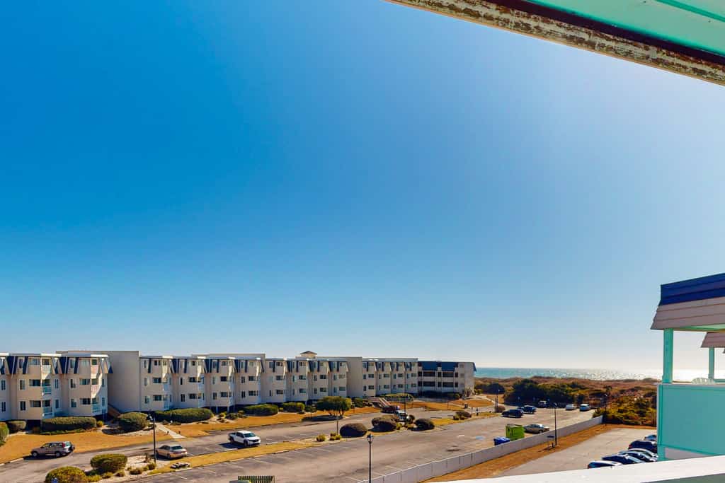 Condo with on-site beach access, pools, grill/picnic areas, & private balcony